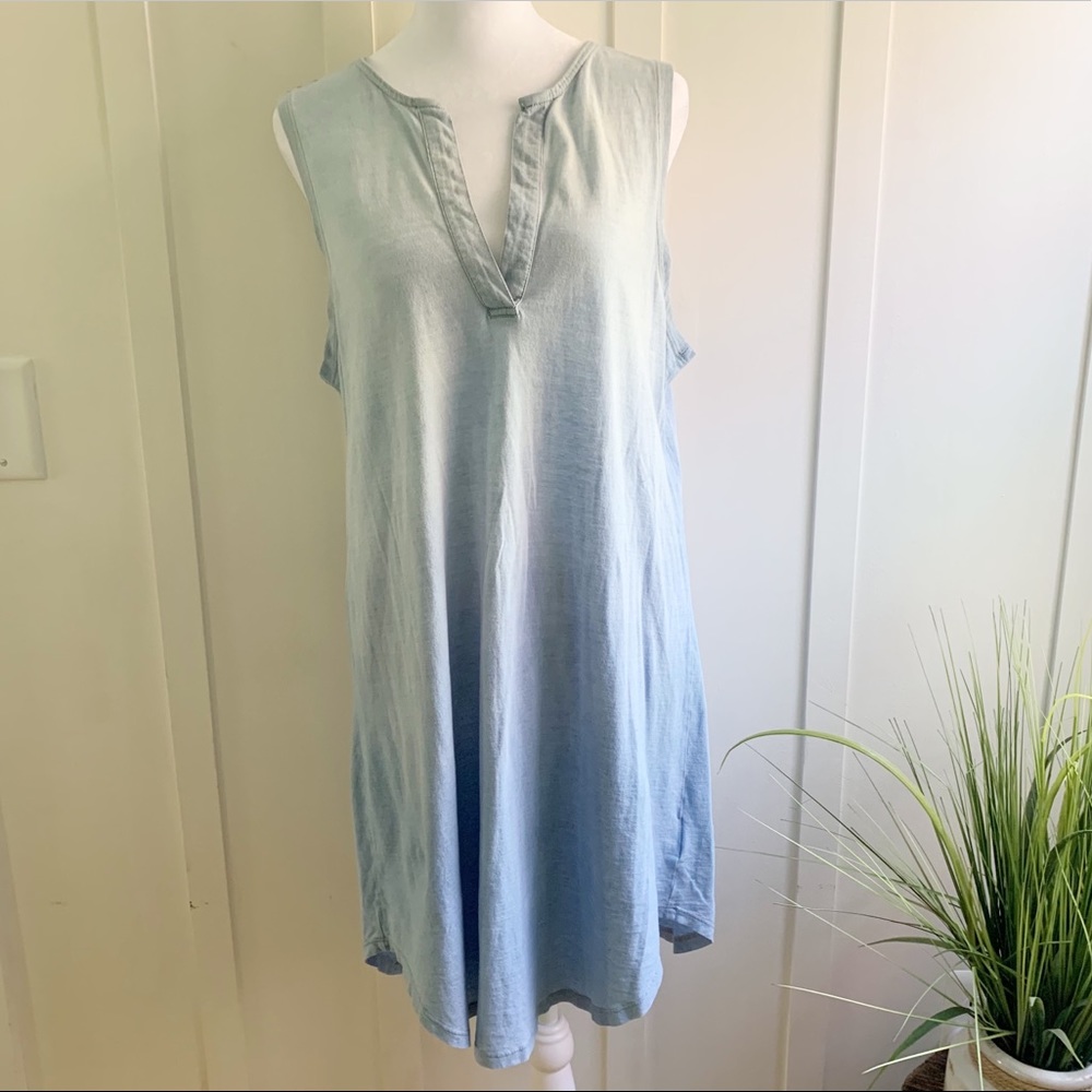 Cloth & Stone chambray colored dress. Size M.